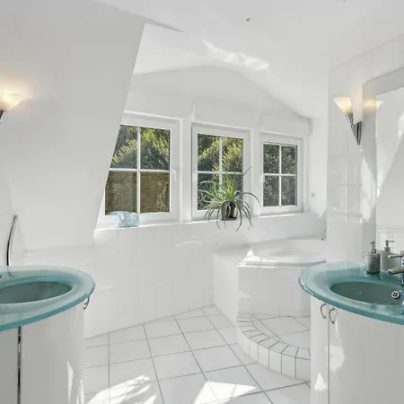 4 Bedroom Amazing In *